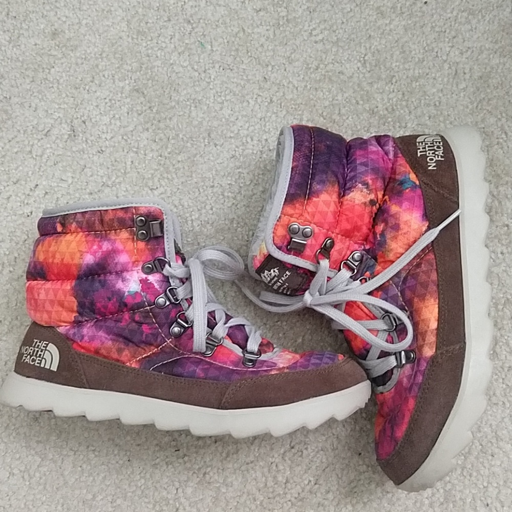Women's North Face Boots sz 7